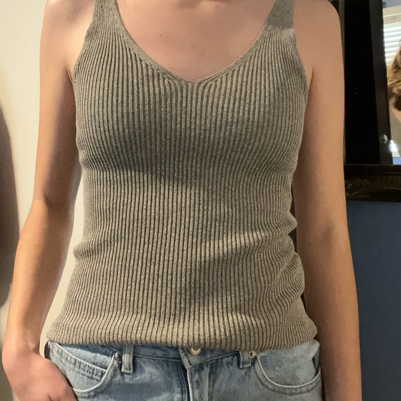 Gray stretchy Knit Sleeveless Top - Picture 2 of 2